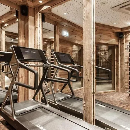 Villa Contact Us At What App - 0041-798-079-427 To Book!! - Hahnenkamm Peak - 12 Personen *