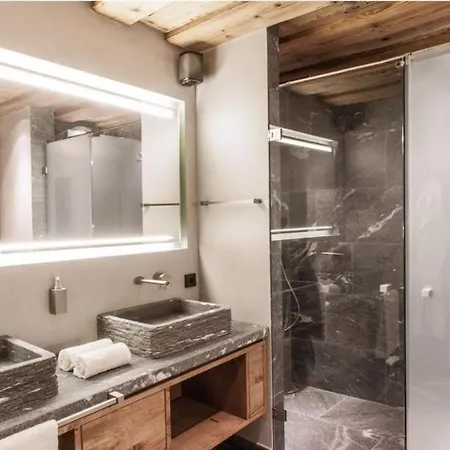 Villa Contact Us At What App - 0041-798-079-427 To Book!! - Hahnenkamm Peak - 12 Personen